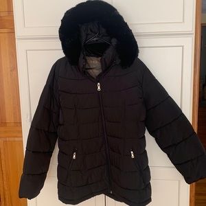 Women’s New Calvin Klein XXL winter coat, NWOT, removable hood ☃️❄️
Beautiful!